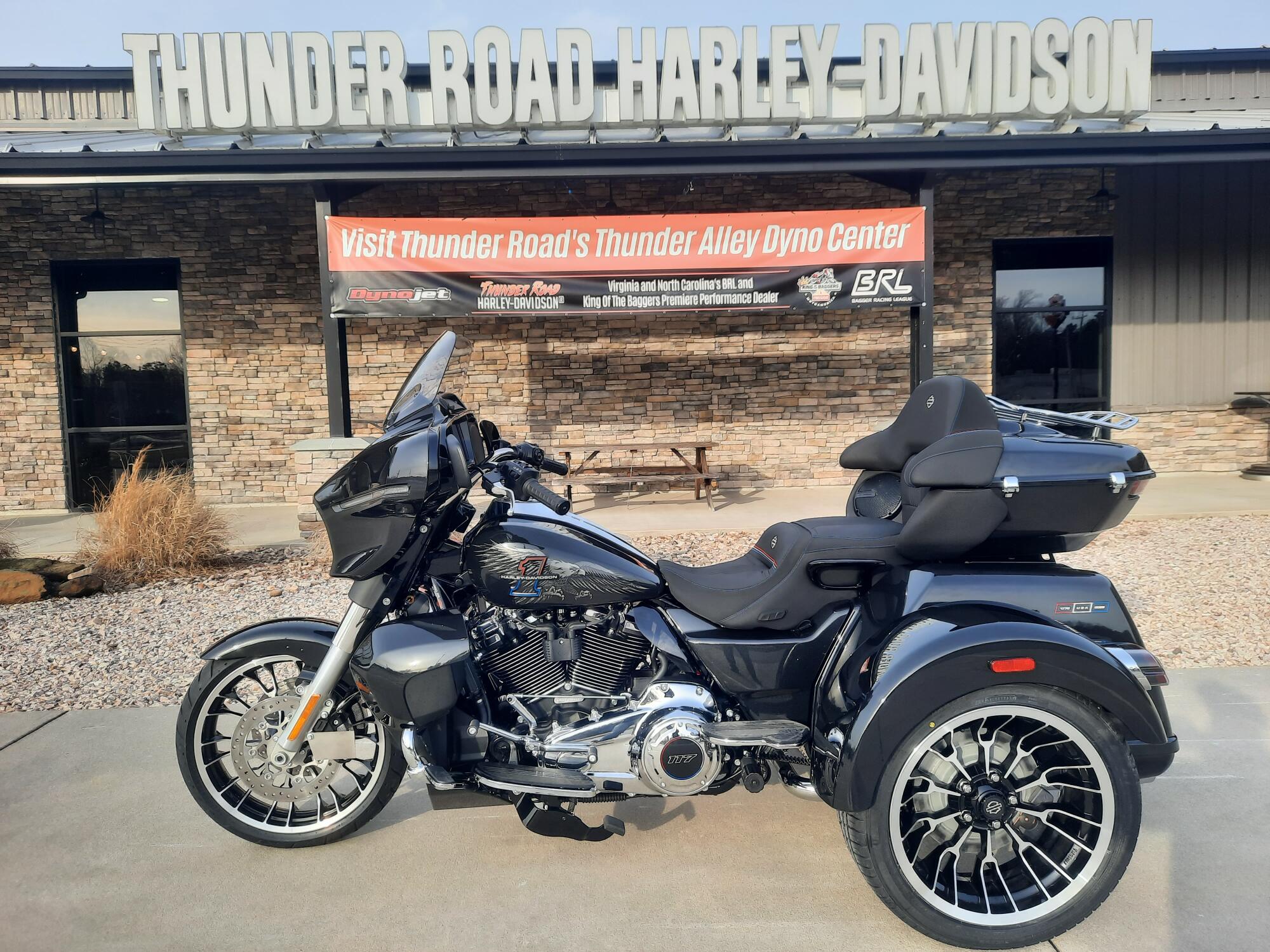 2026 Harley-Davidson® Street Glide 3 Limited Midnight Ember Chrome Trim