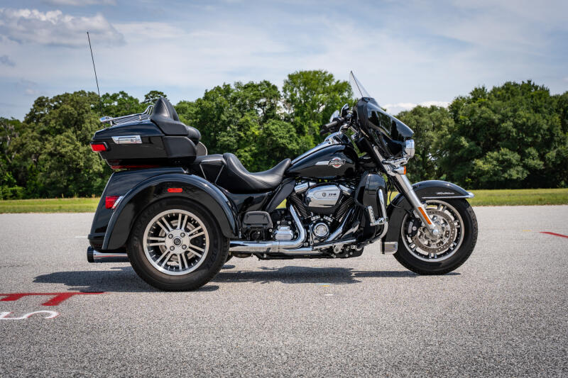 2023 Harley-Davidson Tri Glide Ultra FLHTCUTG