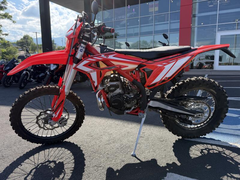  2024 300 XTRAINER