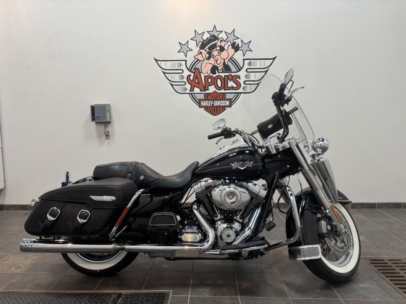 2012 Harley-Davidson® Road King® Classic Vivid Black