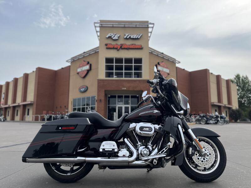 2011 Harley-Davidson® CVO™ FLHXSE Street Glide® BLACK DIAMOND 950299