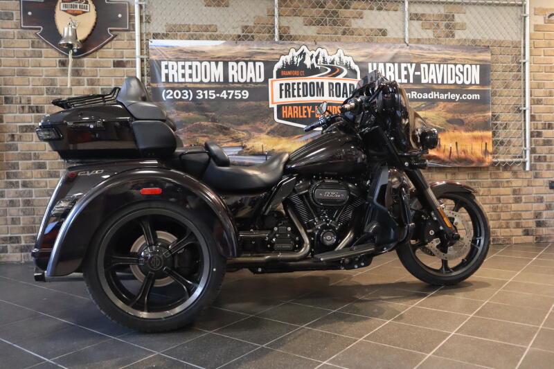2021 CVO™ Tri Glide® (FLHTCUTGSE)