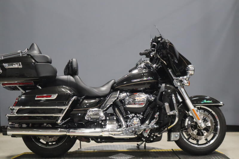 2017 Harley-Davidson® Ultra Limited Black Quartz