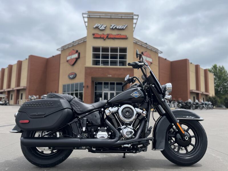 2026 Harley-Davidson® FLHC  Heritage Classic Vivid Black Black 