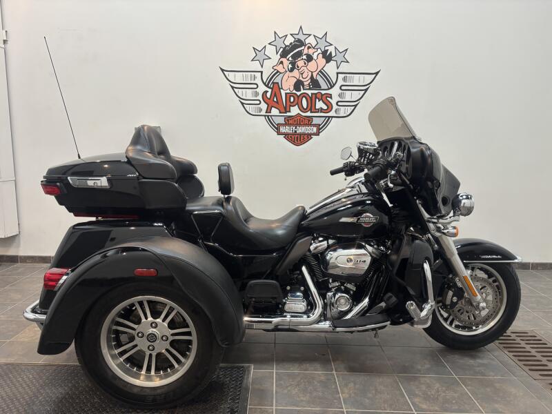2023 Harley-Davidson® Tri Glide® Ultra Vivid Black