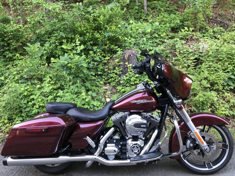 2014 Harley-Davidson® Street Glide® Special Mysterious Red Sunglo