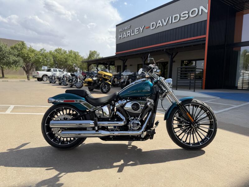 2026 Harley-Davidson® Breakout® Teal Thunder Chrome Trim