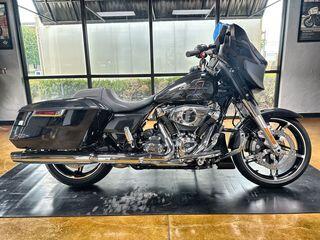 2026 Harley-Davidson® Street Glide® Midnight Ember Chrome Trim