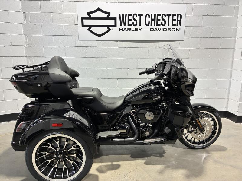 2026 Harley-Davidson® Street Glide 3 Limited Vivid Black FLHLT
