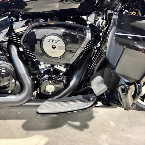 2026 Harley-Davidson® Street Glide 3 Limited Vivid Black FLHLT thumb 0
