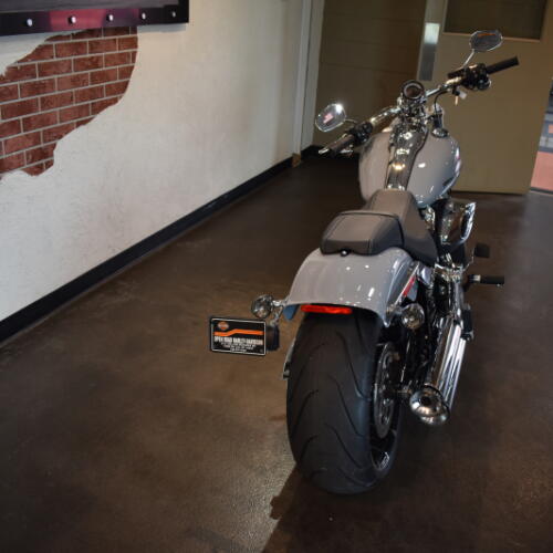 2026 Harley-Davidson® Breakout® Dark Billiard Gray Chrome Trim thumb 2