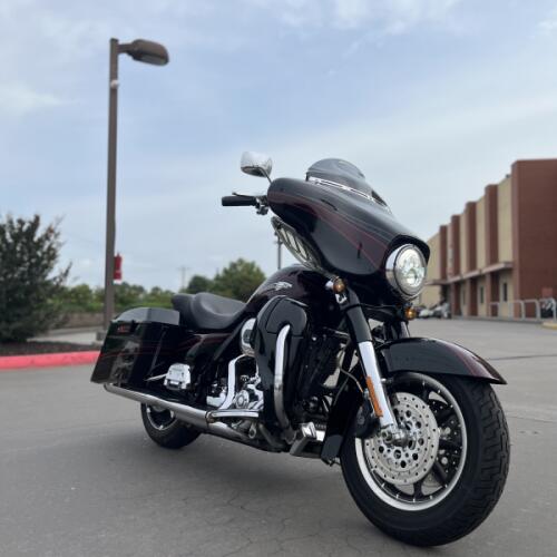 2011 Harley-Davidson® CVO™ FLHXSE Street Glide® BLACK DIAMOND 950299 thumb 3