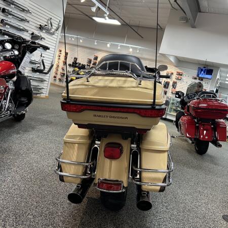 2014 Harley-Davidson® FLHTK Electra Glide® Ultra Limited thumb 2