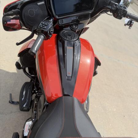 2026 Harley-Davidson® CVO Street Glide Limited Citrus Heat CVO Tri-Tone thumb 2
