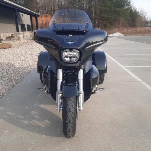 2026 Harley-Davidson® Street Glide 3 Limited Midnight Ember Chrome Trim thumb 2
