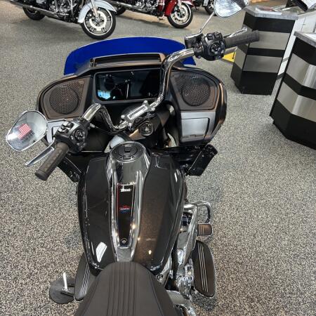 2026 Harley-Davidson® FLTRX Road Glide™ Enthusiast thumb 3