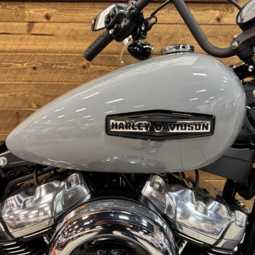 2026 Harley-Davidson® Street Bob® Dark Billiard Gray Chrome Cast Wheels FXBB thumb 3