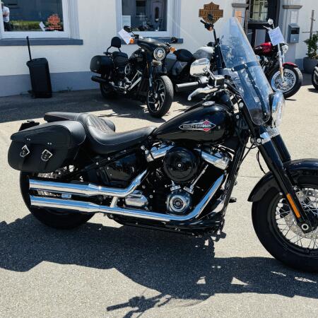 2021 Harley-Davidson® Softail Slim™ Vivid Black thumb 3