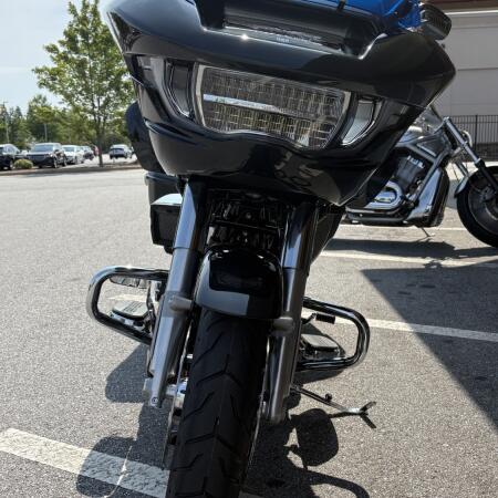 2026 Libert Edition Road Glide Midnight Ember thumb 3