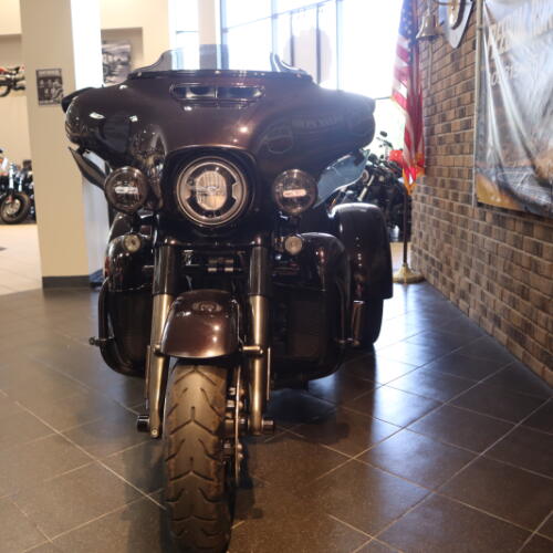2021 CVO™ Tri Glide® (FLHTCUTGSE) thumb 0