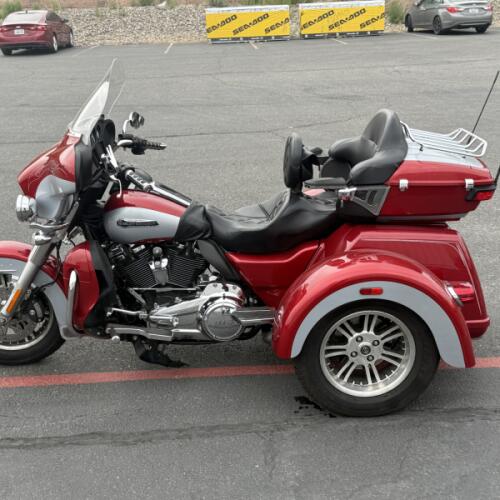 FLHTCUTG 2019 Tri Glide® Ultra thumb 2