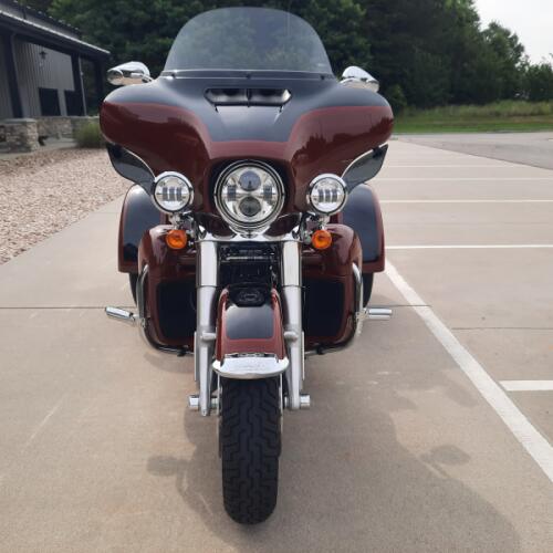 2024 Harley-Davidson® Tri Glide® Ultra Red Rock / Vivid Black thumb 2