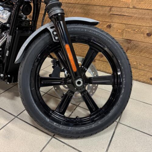 2026 Harley-Davidson® Street Bob® Dark Billiard Gray Chrome Cast Wheels FXBB thumb 1