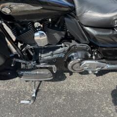 2013 Harley-Davidson® CVO™ Ultra Classic® Electra Glide® FLHTCUSE8 thumb 0