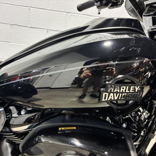 2026 Harley-Davidson® Street Glide 3 Limited Vivid Black FLHLT thumb 3