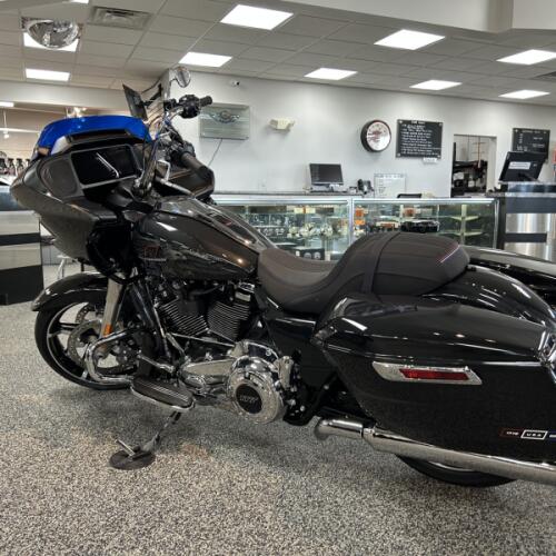 2026 Harley-Davidson® FLTRX Road Glide™ Enthusiast thumb 2
