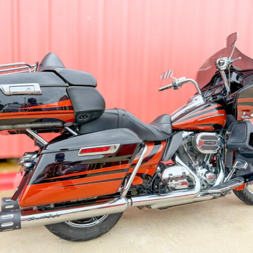 2015 Harley-Davidson® CVO™ Road Glide® Ultra FLTRUSE thumb 0