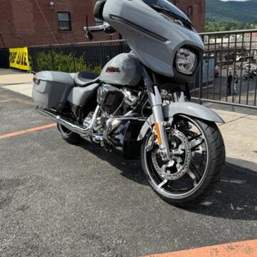 2026 Harley-Davidson® Street Glide® FLHX thumb 2