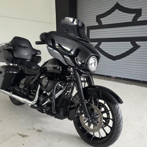 2018 Harley-Davidson® Street Glide® Special Vivid Black with Tour Pak! thumb 3