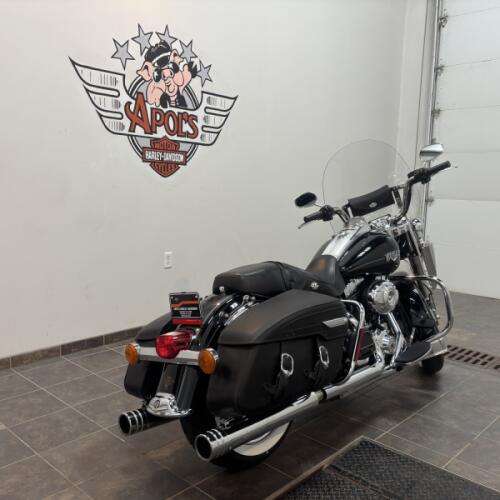 2012 Harley-Davidson® Road King® Classic Vivid Black thumb 2