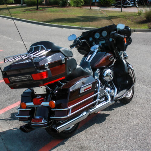 2011 Harley-Davidson® FLHTCU Electra Glide® Ultra Classic® thumb 2