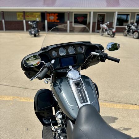 FLHTCUTG 2025 Tri Glide® Ultra thumb 1
