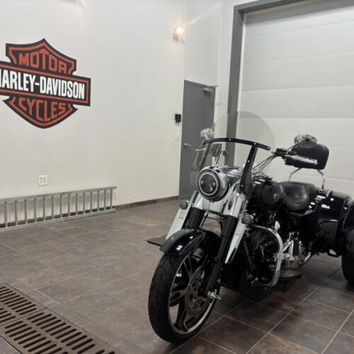 2021 Harley-Davidson® Freewheeler® Vivid Black thumb 0