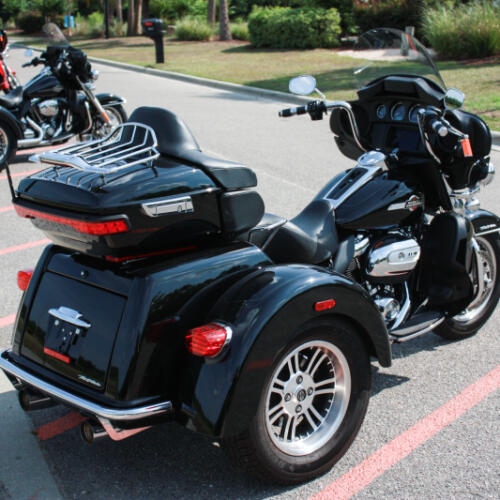 2023 Harley-Davidson® FLHTCUTG Tri Glide® Ultra thumb 2