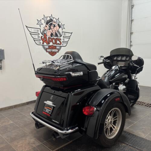 PENDING FLHTCUTG 2015 Tri Glide® Ultra thumb 2