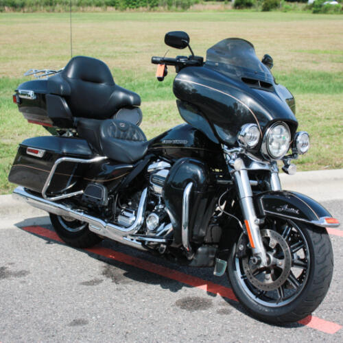 2017 Harley-Davidson® FLHTK Ultra Limited thumb 3