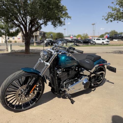2026 Harley-Davidson® Breakout® Teal Thunder Chrome Trim thumb 1
