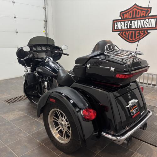 PENDING FLHTCUTG 2015 Tri Glide® Ultra thumb 1