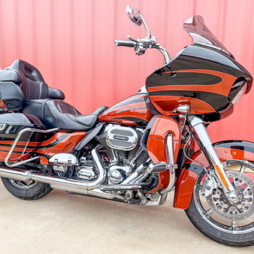 2015 Harley-Davidson® CVO™ Road Glide® Ultra FLTRUSE thumb 2