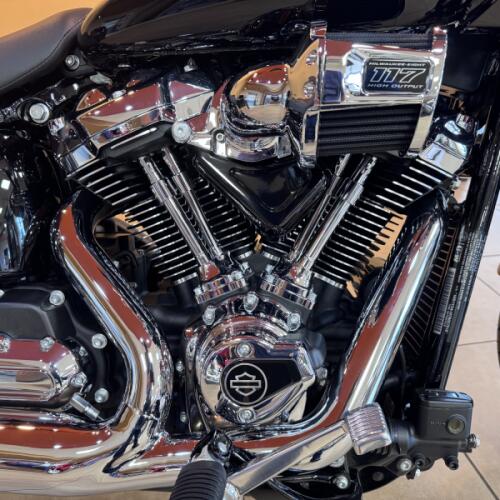2026 Harley-Davidson® Low Rider® ST Vivid Black Black Trim thumb 2