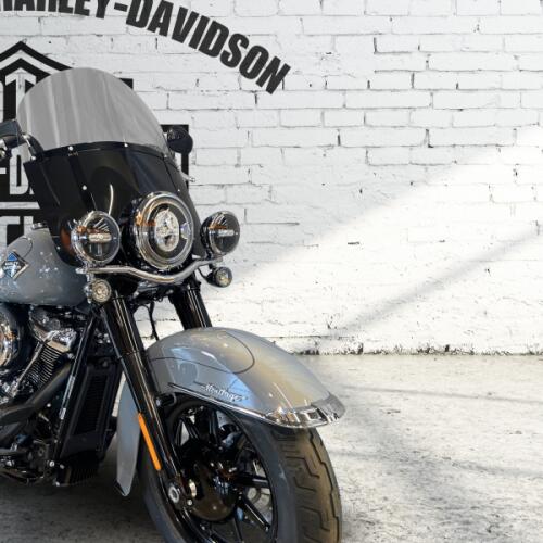 2026 Harley-Davidson® Heritage Classic Dark Billiard Gray Black Cast Wheels thumb 2