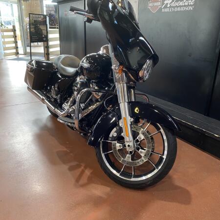2023 Harley-Davidson® Street Glide® BLACK thumb 2