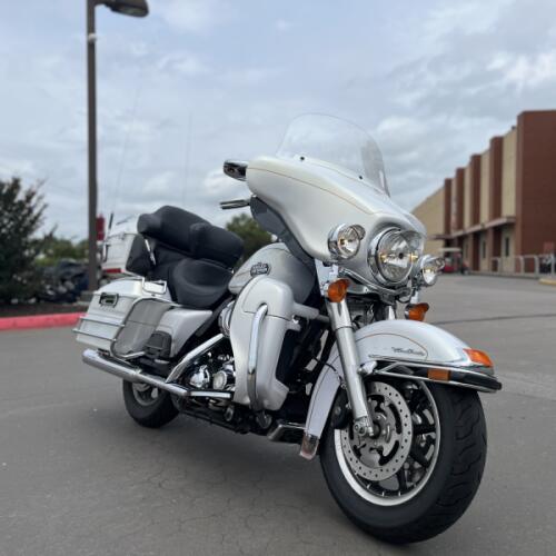 2008 Harley-Davidson® FLHTCU Electra Glide® Ultra Classic® WHITE GOLD 673152 thumb 3