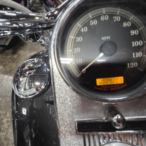 2006 Harley-Davidson® Road King® FLHRI thumb 3
