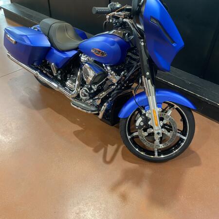 2026 Harley-Davidson® Street Glide® FLHX thumb 3