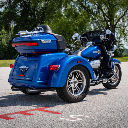 2024 Harley-Davidson Tri Glide Ultra FLHTCUTG thumb 2